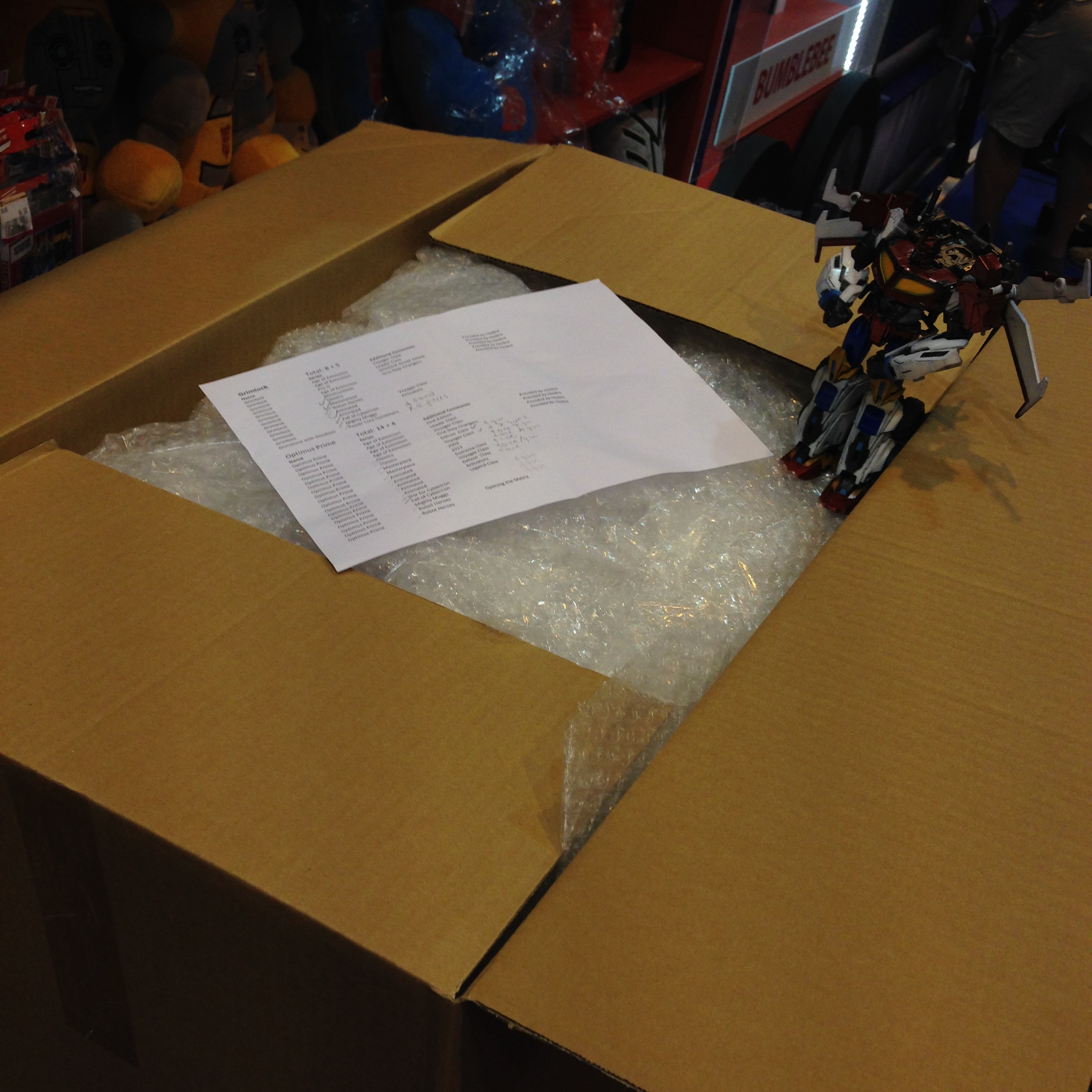 Victory Saber opens the box of Transformers.