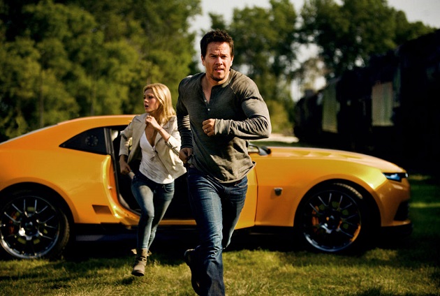 Cade (Mark Wahlberg) and Tessa Yeager (Nicola Peltz) run for their lives. (Yahoo Movies Singapore)