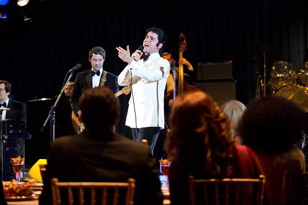 Frankie Valli (John Lloyd Young) belts out another hit.  (Yahoo Movies Singapore)