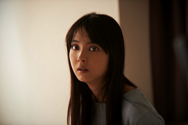Yui Shouno (Nozomi Sasaki) is afraid of what she might find. (Yahoo Movies Singapore)