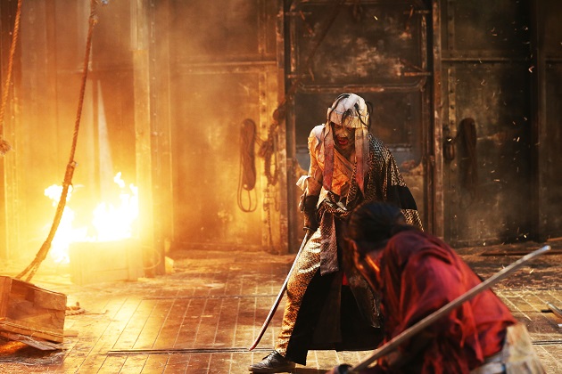Kenshin (Takeru Satoh) battles Shishio (Tatsuya Fujiwara).  (Yahoo Movies Singapore)