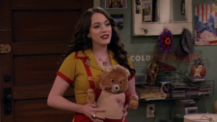 Max receives her childhood teddy. (2 Broke Girls S04E03)