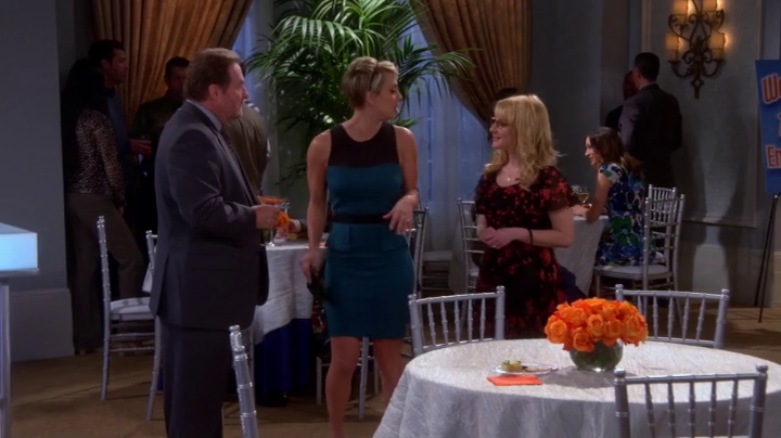 Penny mediates between Bernadette and Dan. (The Big Bang Theory S08E10)