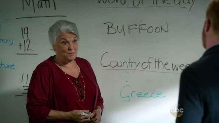 Mrs Plank (Tyne Daly). ("Won't You Be Our Neighbour" - Modern Family S06E05)