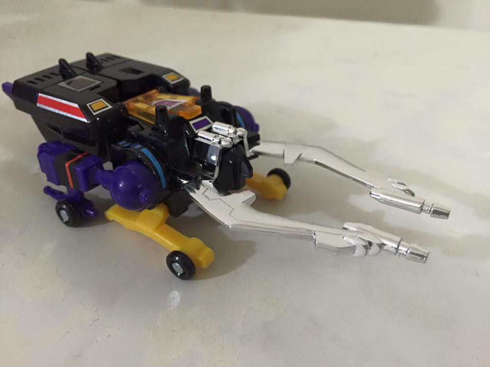 Skrapnel in insect mode.(Platinum Edition Insecticons)