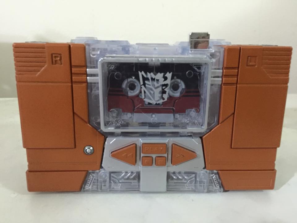 Don't put the cassettes in the wrong way! (Transformers: Platinum Edition Year of the Goat Soundwave) 