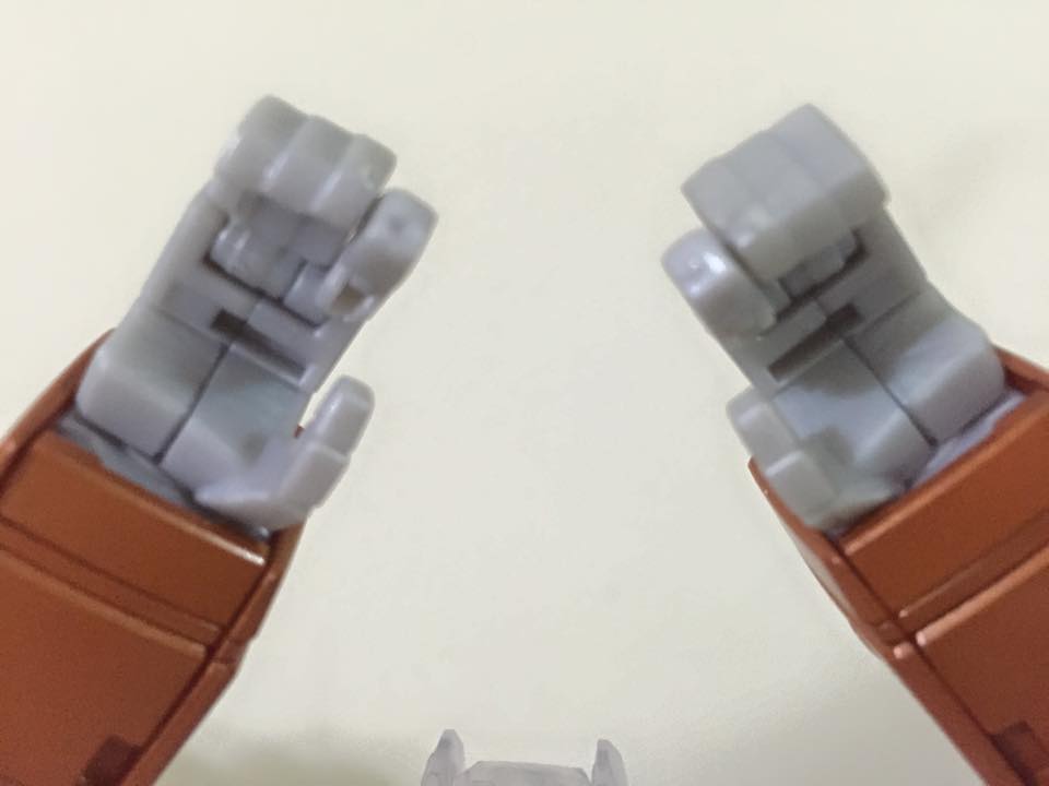 Fingers. (Transformers: Platinum Edition Year of the Goat Soundwave) 