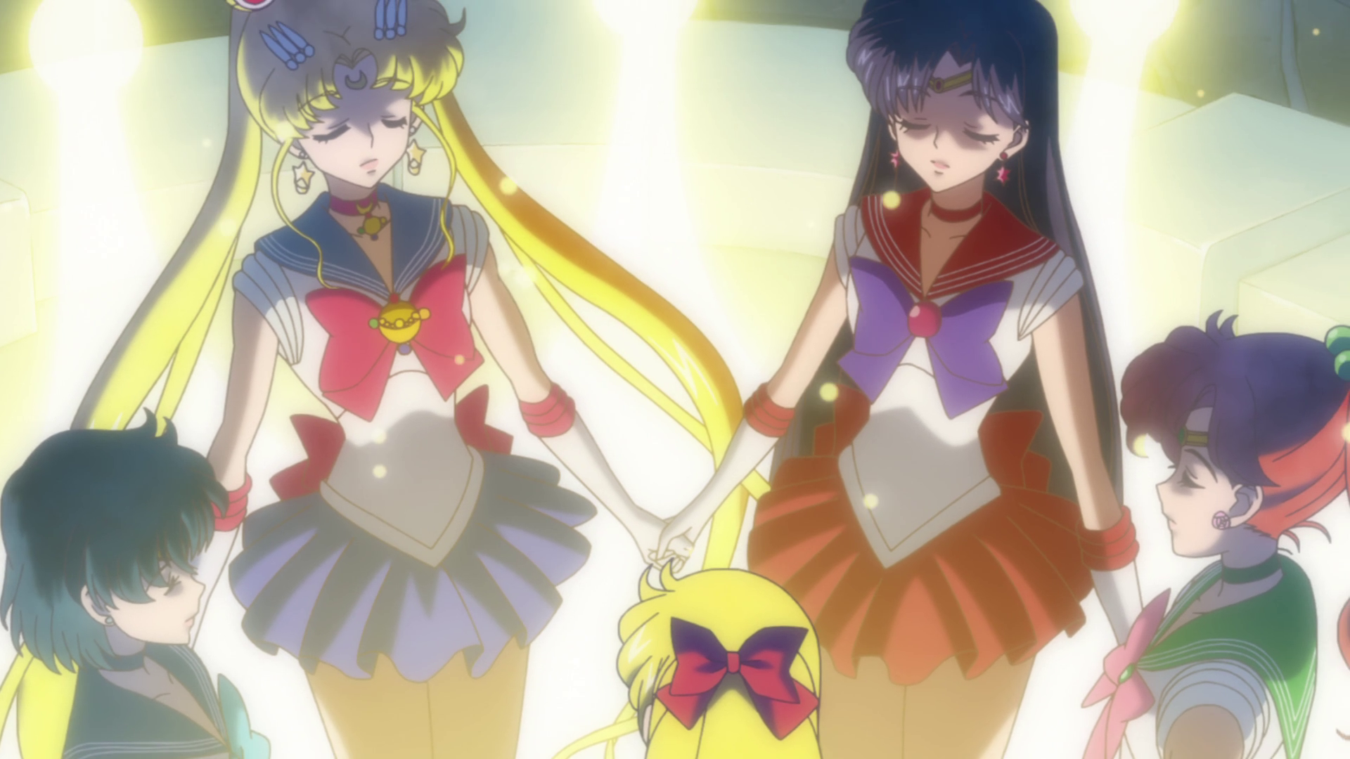 The Sailors teleport. ("Moon" - Sailor Moon Crystal S01E10)