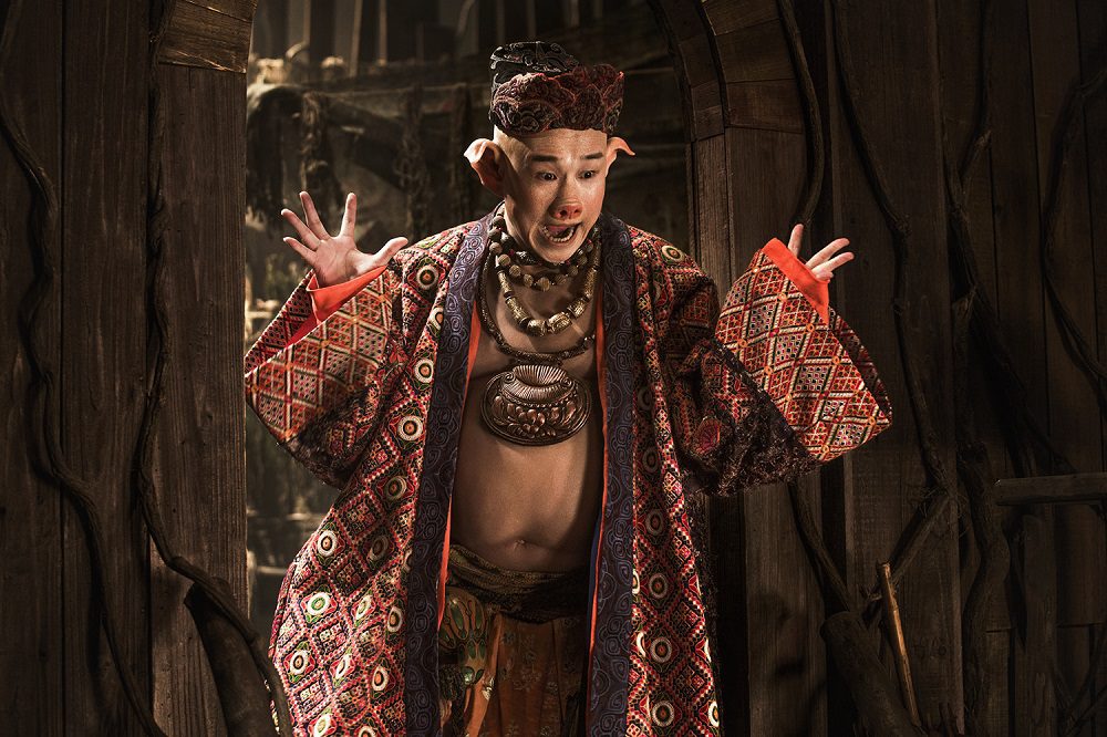 Pigsy (Xiaoshenyang) is surprised in "The Monkey King 2 (西游记之孙悟空三打白骨精)." (Shaw Organisation)