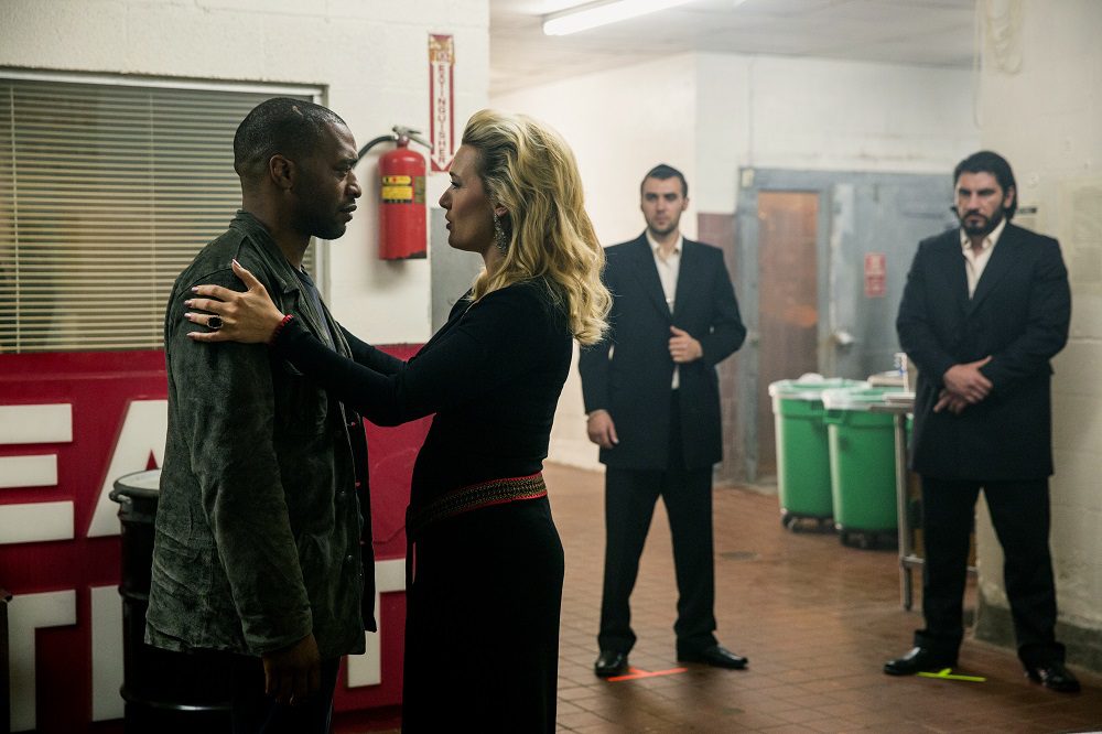 Irina (Kate Winslet) convinces Michael (Chiwetel Ejiofor) in "Triple 9." (Cathay-Keris Films)