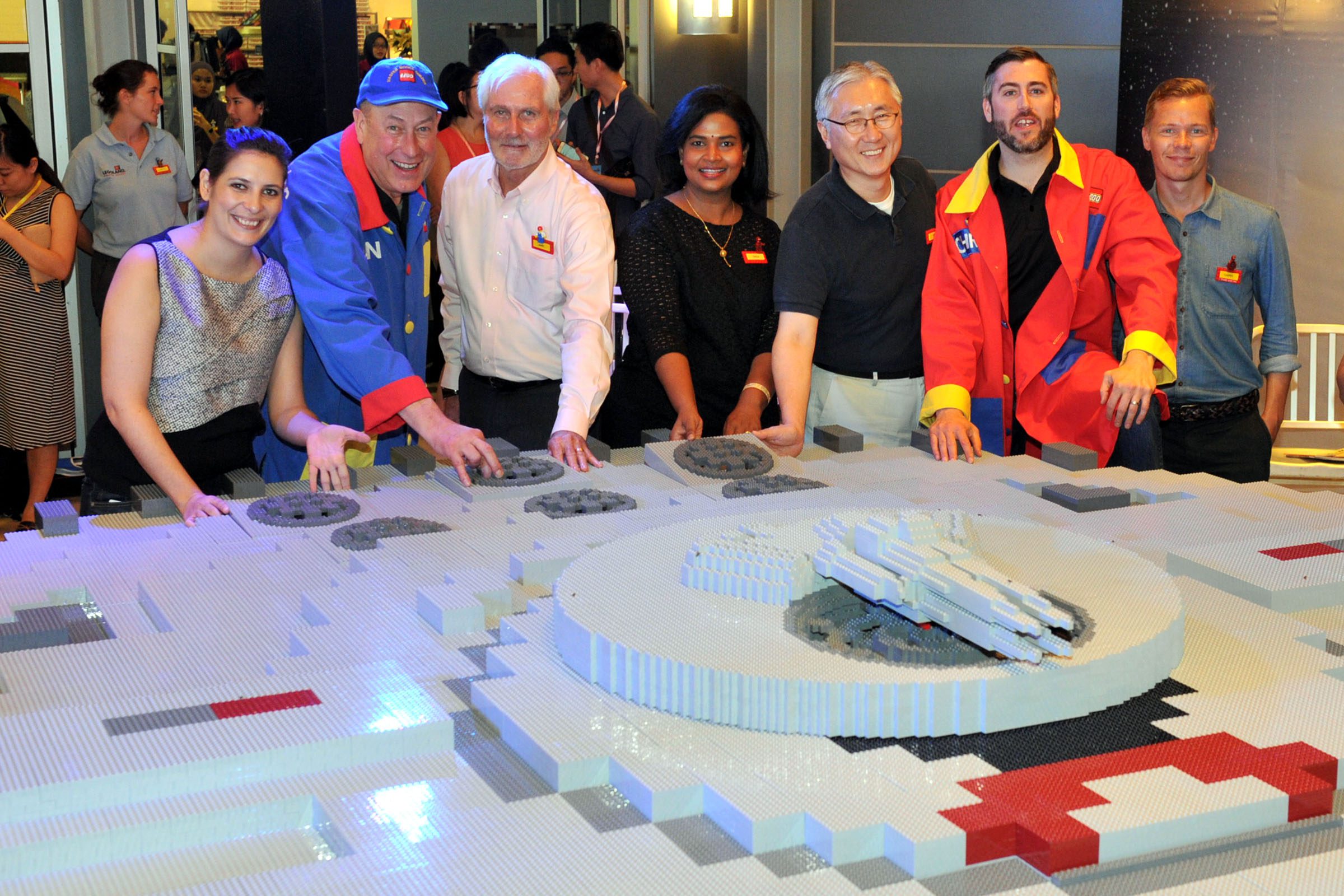 Our VIPs with the completed Millennium Falcon. (Legoland Malaysia)