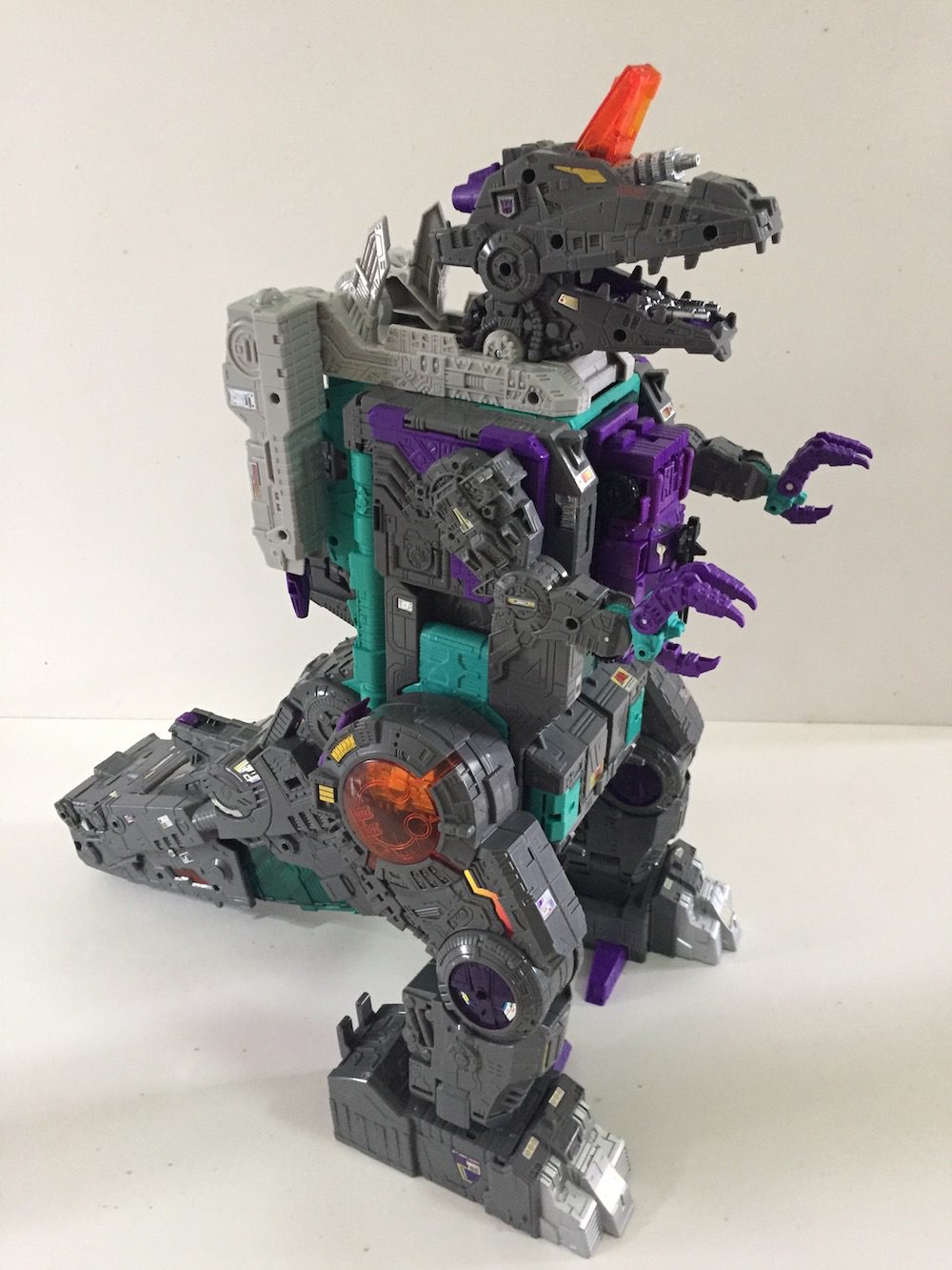Dinosaur mode.(Transformers: Titans Return’s Trypticon)