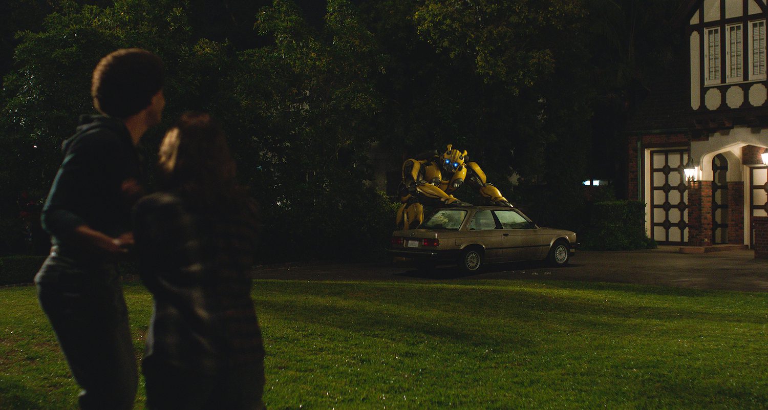 Left to right: Jorge Lendeborg Jr. as Memo, Hailee Steinfeld as Charlie and Bumblebee in BUMBLEBEE, from Paramount Pictures.