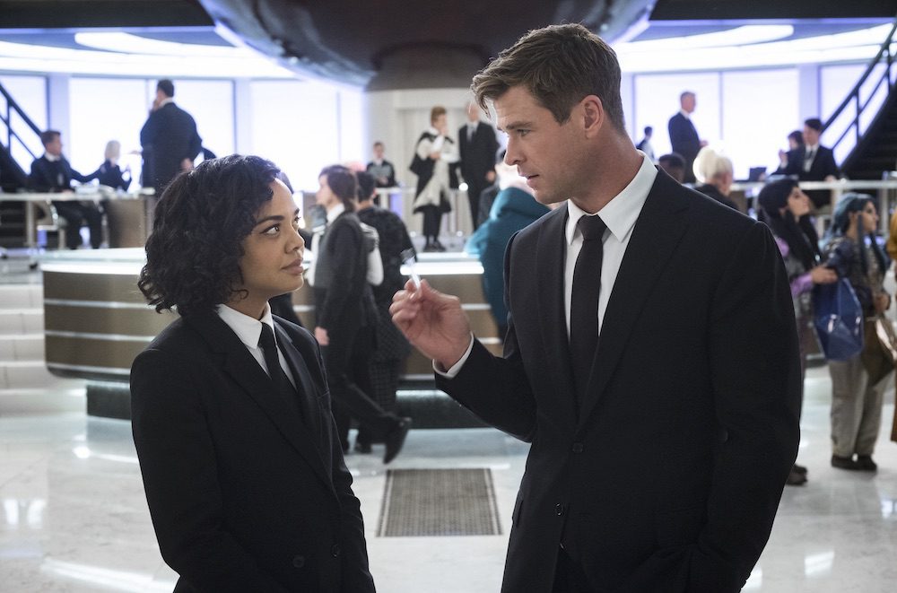 Agent M (Tessa Thompson) and Agent H (Chris Hemsworth) in the lobby of MIB London in Columbia Pictures' MEN IN BLACK: INTERNATIONAL.