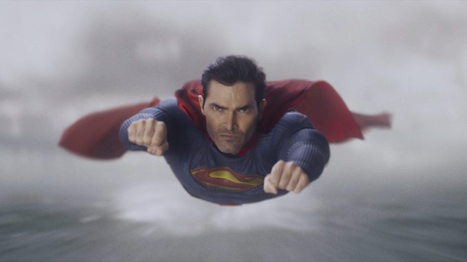 Superman (Tyler Hoechlin) soars in Superman & Lois. (PHOTO: Warner TV)
