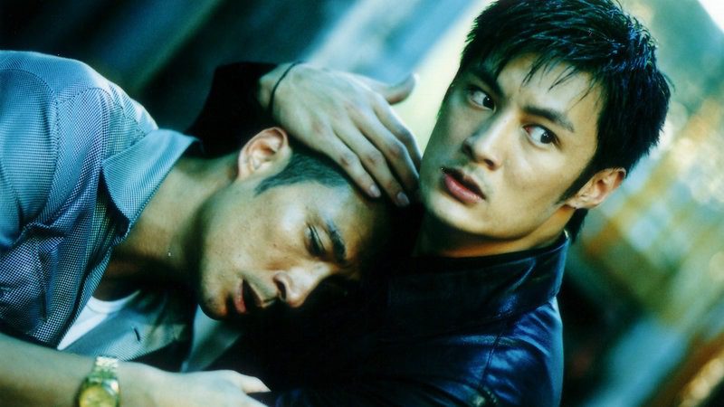 Chan Wing-yan (Shawn Yue) holds Ngai Wing-hau (Francis Ng) in Infernal Affairs II. (Credit: Netflix and Media Asia Films)